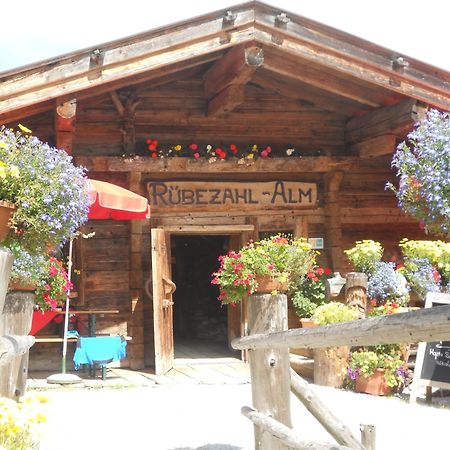 Отель Landgasthof Pfarrwirt Тирзе Экстерьер фото